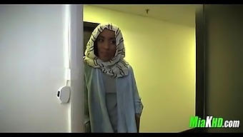 Mia Khalifa Instructs Her Islamic Companion On The Art Of Fellatio