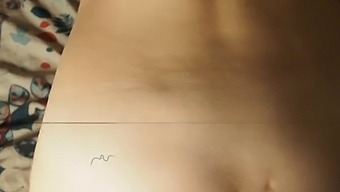 Tonåring Med Små Bröst Får Creampie I Analvideo