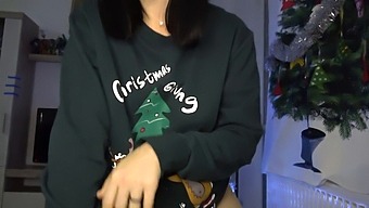 Anna, The Stepsister'S Steamy Christmas Present: Hot Sex And Oral Creampie