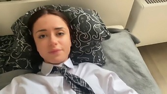 Pacar Baru Menggantikan Saudara Tiri Dalam Video Porno Hd