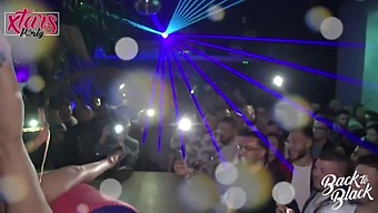 Penampilan Daisy Dengan Senyum Di Xtasparty.Demikian Lah Cerita Panas Indonesia Kisahku Dientot Oleh Cerita Sex Hot
